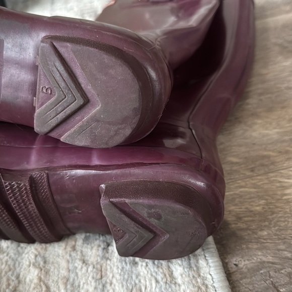 Hunter Original Plum Shiny Gloss Rubber Rain Boots - Picture 15 of 15